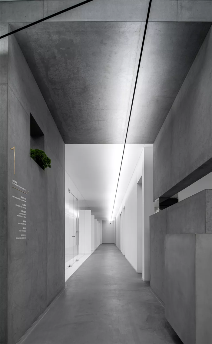 幾何藝術(shù)  混凝土現(xiàn)代風(fēng)影視公司辦公樓設(shè)計(jì)方案  